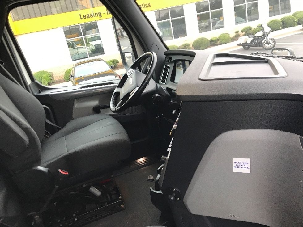 Sleeper Tractor-Heavy Duty Tractors-Freightliner-2020-T12664ST-Oklahoma City-OK-279,064\n\t\tmiles-$ 82,500 - Image 15