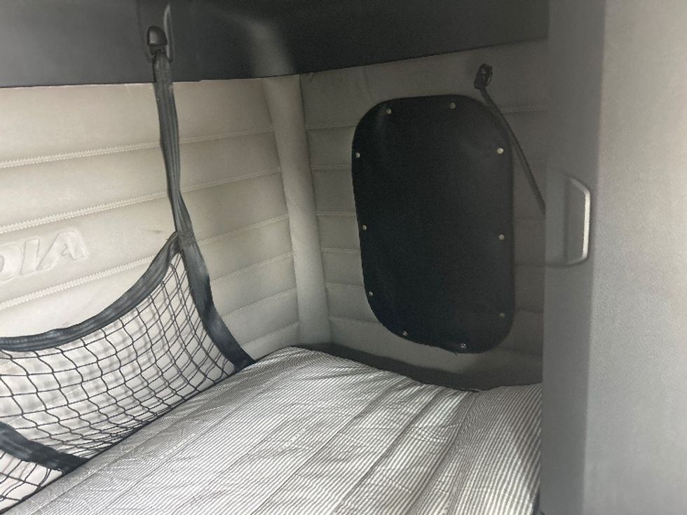 Sleeper Tractor-Heavy Duty Tractors-Freightliner-2020-T12664ST-Oklahoma City-OK-279,064\n\t\tmiles-$ 82,500 - Image 18