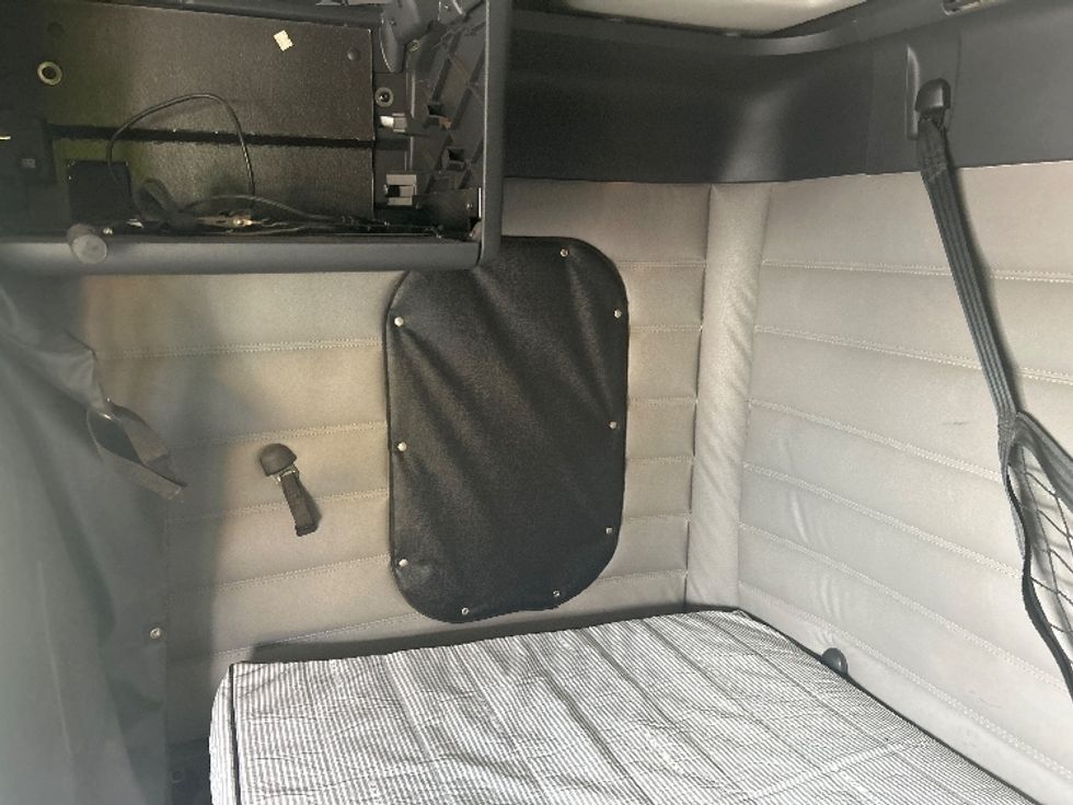 Sleeper Tractor-Heavy Duty Tractors-Freightliner-2020-T12664ST-Oklahoma City-OK-279,064\n\t\tmiles-$ 82,500 - Image 19