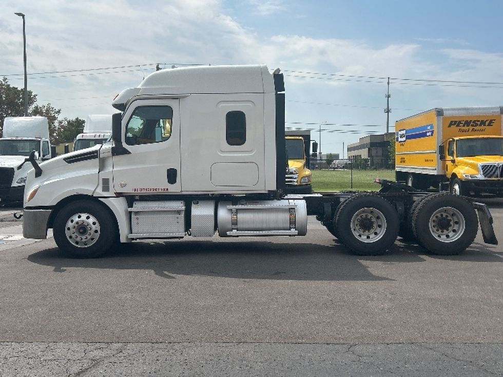 Sleeper Tractor-Heavy Duty Tractors-Freightliner-2020-T12664ST-Oklahoma City-OK-279,064\n\t\tmiles-$ 82,500 - Image 4
