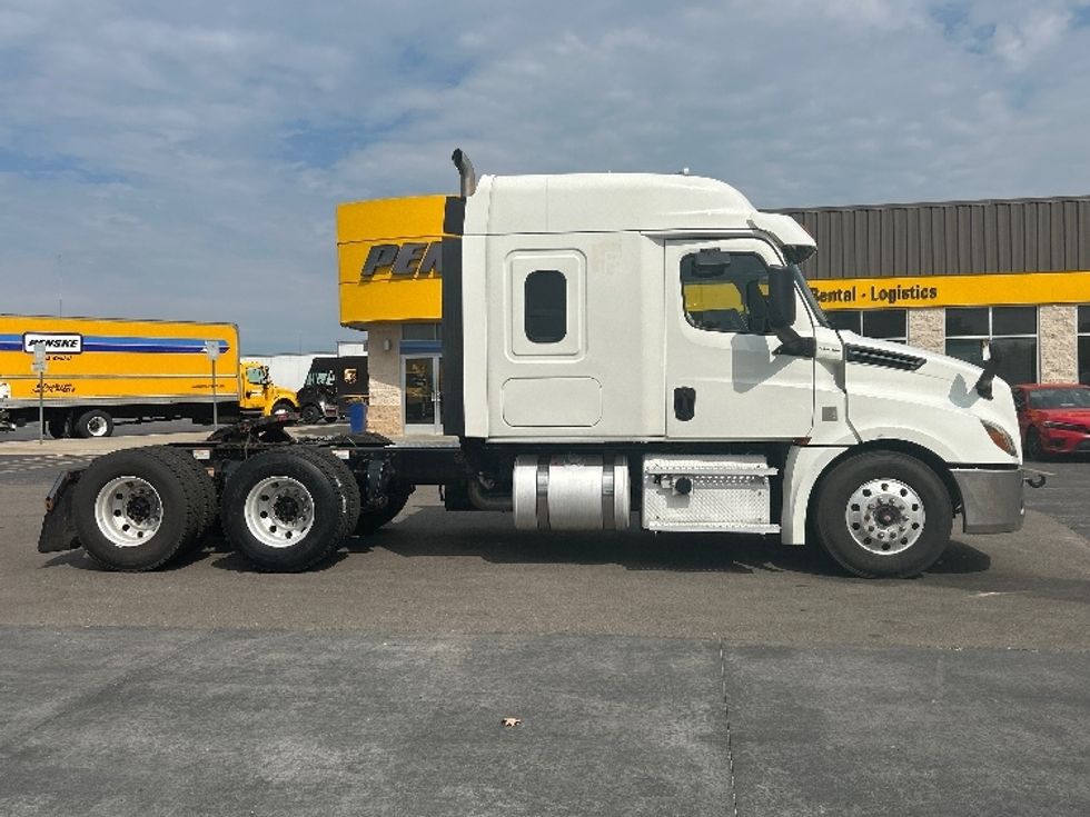 Sleeper Tractor-Heavy Duty Tractors-Freightliner-2020-T12664ST-Oklahoma City-OK-279,064\n\t\tmiles-$ 82,500 - Image 8