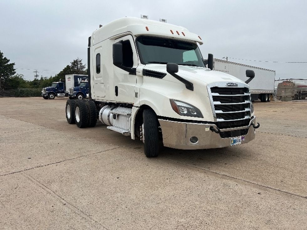 Sleeper Tractor-Heavy Duty Tractors-Freightliner-2020-T12664ST-Oklahoma City-OK-281,332\n\t\tmiles-$ 82,500 - Image 1