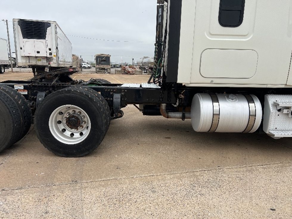 Sleeper Tractor-Heavy Duty Tractors-Freightliner-2020-T12664ST-Oklahoma City-OK-281,332\n\t\tmiles-$ 82,500 - Image 22
