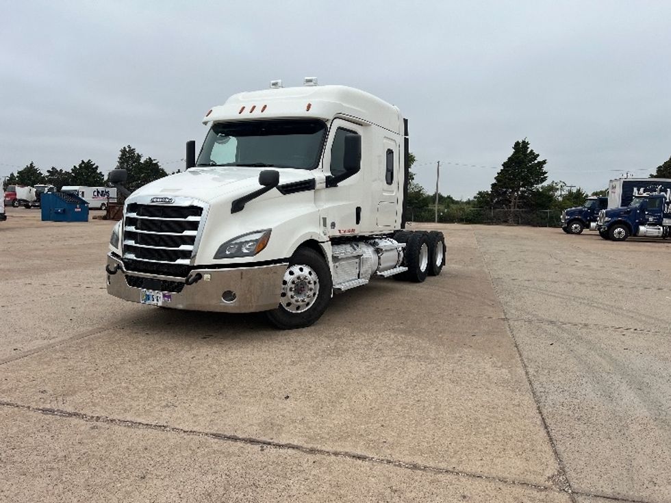 Sleeper Tractor-Heavy Duty Tractors-Freightliner-2020-T12664ST-Oklahoma City-OK-281,332\n\t\tmiles-$ 82,500 - Image 3