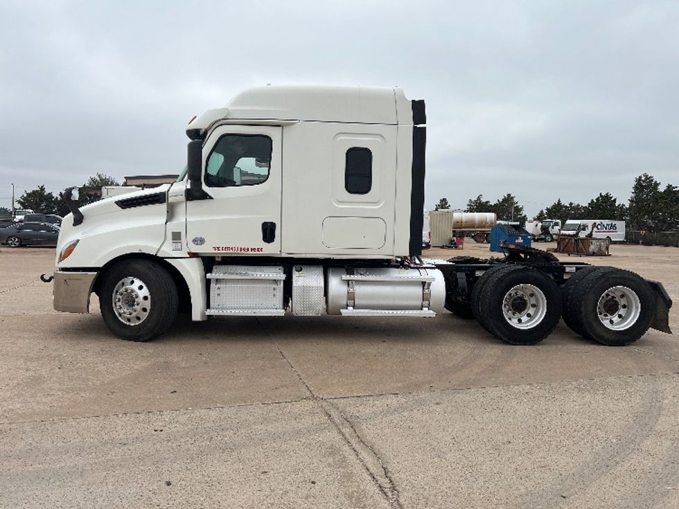 Sleeper Tractor-Heavy Duty Tractors-Freightliner-2020-T12664ST-Oklahoma City-OK-281,332\n\t\tmiles-$ 82,500 - Image 4