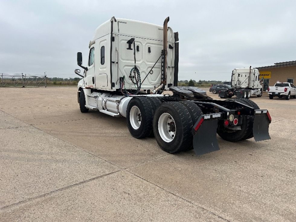 Sleeper Tractor-Heavy Duty Tractors-Freightliner-2020-T12664ST-Oklahoma City-OK-281,332\n\t\tmiles-$ 82,500 - Image 5