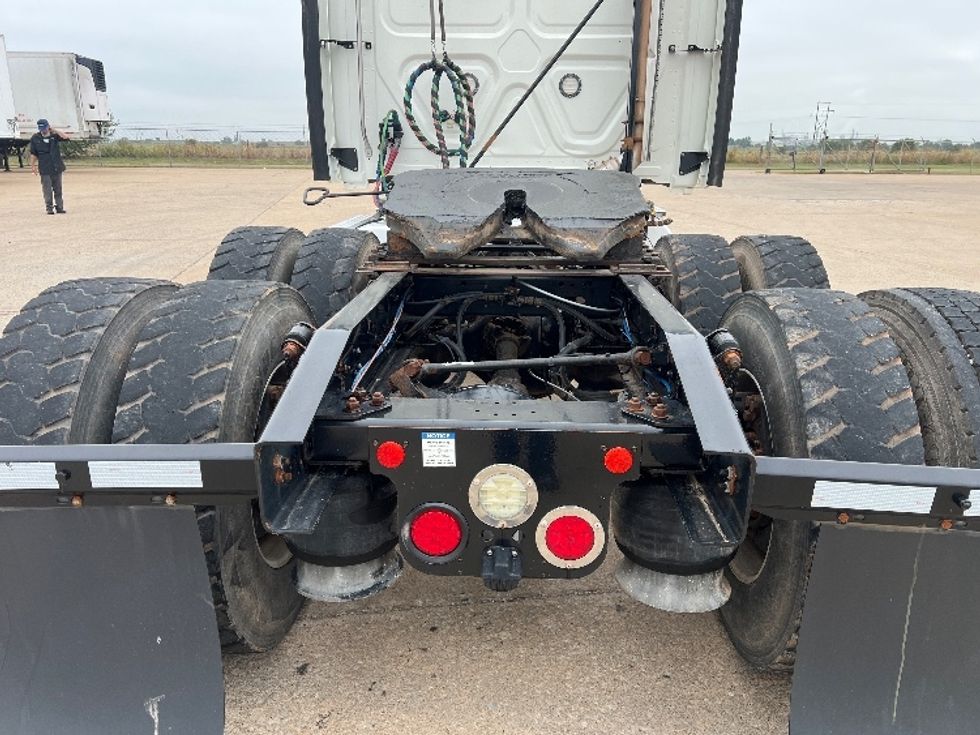 Sleeper Tractor-Heavy Duty Tractors-Freightliner-2020-T12664ST-Oklahoma City-OK-281,332\n\t\tmiles-$ 82,500 - Image 6