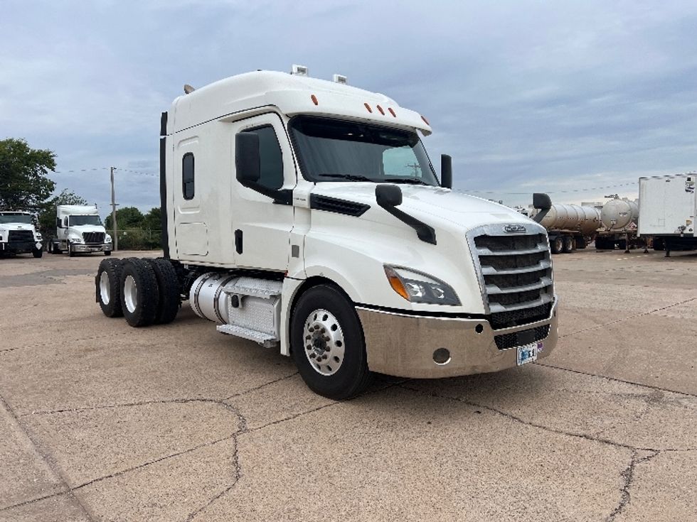 Sleeper Tractor-Heavy Duty Tractors-Freightliner-2020-T12664ST-Oklahoma City-OK-307,170\n\t\tmiles-$ 81,000 - Image 1