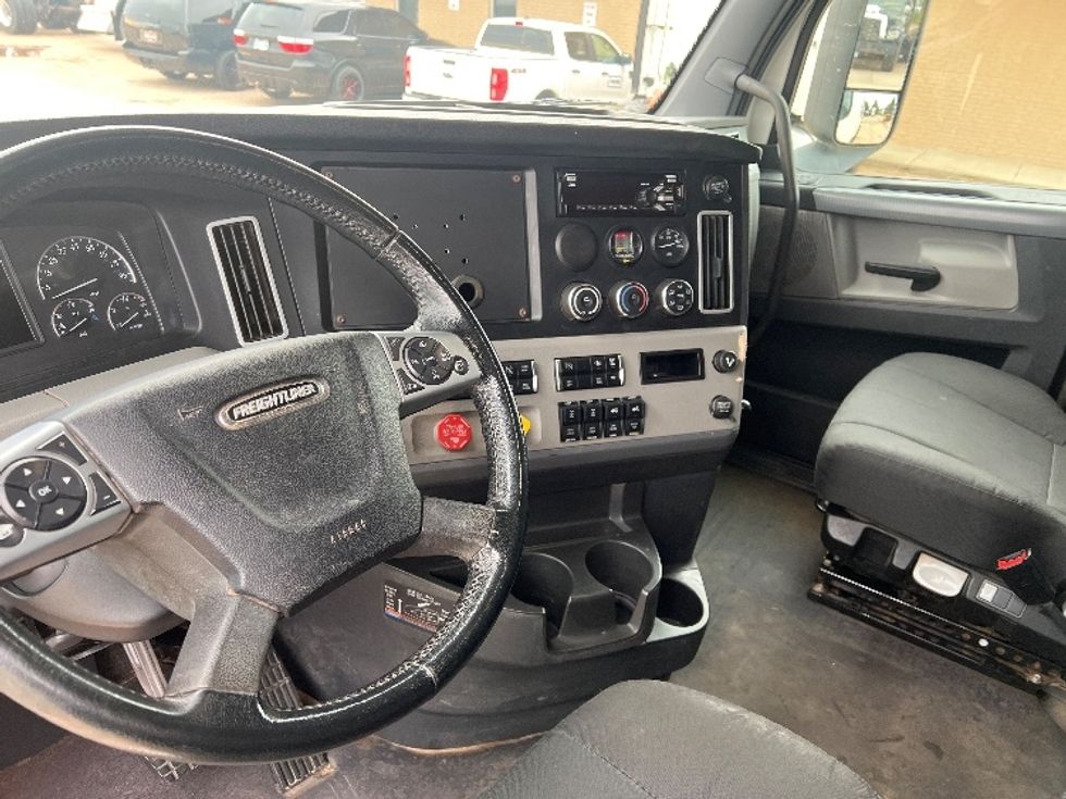 Sleeper Tractor-Heavy Duty Tractors-Freightliner-2020-T12664ST-Oklahoma City-OK-307,170\n\t\tmiles-$ 81,000 - Image 12