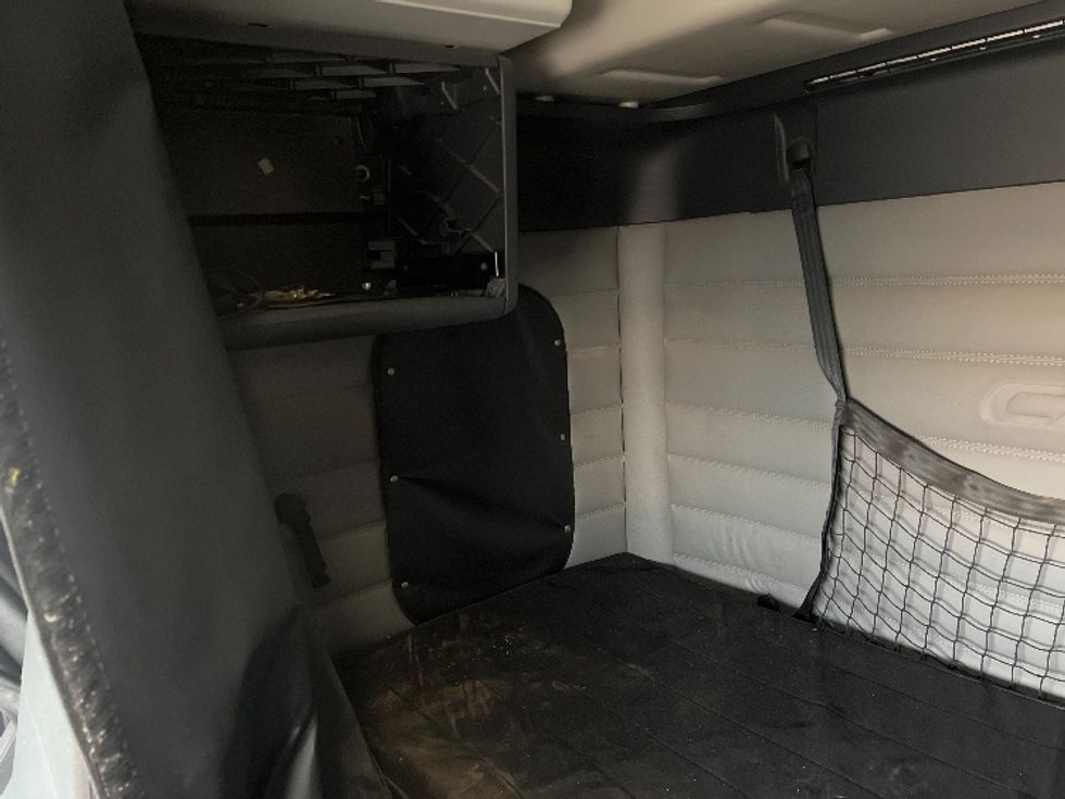 Sleeper Tractor-Heavy Duty Tractors-Freightliner-2020-T12664ST-Oklahoma City-OK-307,170\n\t\tmiles-$ 81,000 - Image 18