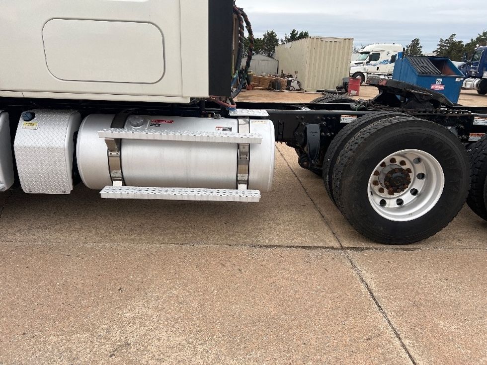 Sleeper Tractor-Heavy Duty Tractors-Freightliner-2020-T12664ST-Oklahoma City-OK-307,170\n\t\tmiles-$ 81,000 - Image 22