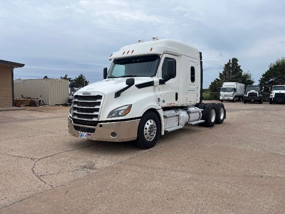 Sleeper Tractor-Heavy Duty Tractors-Freightliner-2020-T12664ST-Oklahoma City-OK-307,170\n\t\tmiles-$ 81,000 - Image 3