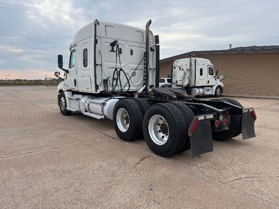 Sleeper Tractor-Heavy Duty Tractors-Freightliner-2020-T12664ST-Oklahoma City-OK-307,170\n\t\tmiles-$ 81,000 - Image 5