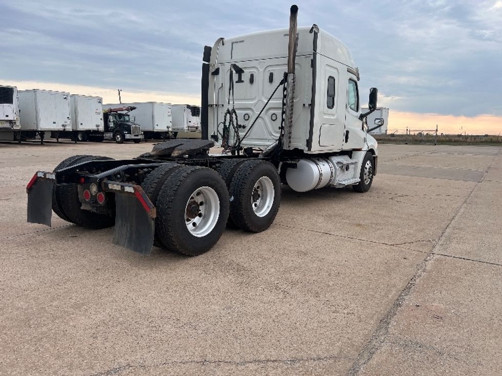Sleeper Tractor-Heavy Duty Tractors-Freightliner-2020-T12664ST-Oklahoma City-OK-307,170\n\t\tmiles-$ 81,000 - Image 7