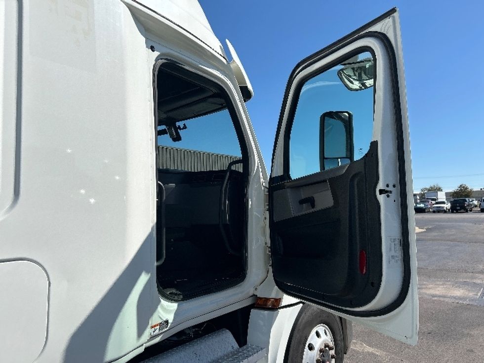 Sleeper Tractor-Heavy Duty Tractors-Freightliner-2020-T12664ST-Oklahoma City-OK-314,374\n\t\tmiles-$ 80,500 - Image 13