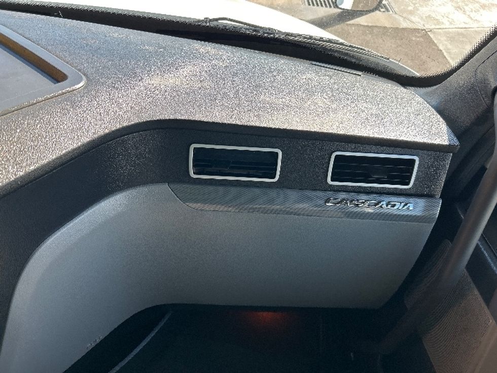 Sleeper Tractor-Heavy Duty Tractors-Freightliner-2020-T12664ST-Oklahoma City-OK-314,374\n\t\tmiles-$ 80,500 - Image 15