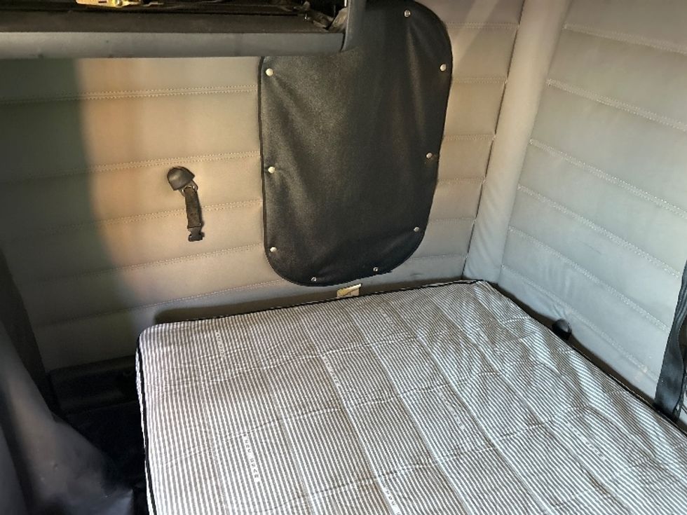 Sleeper Tractor-Heavy Duty Tractors-Freightliner-2020-T12664ST-Oklahoma City-OK-314,374\n\t\tmiles-$ 80,500 - Image 19