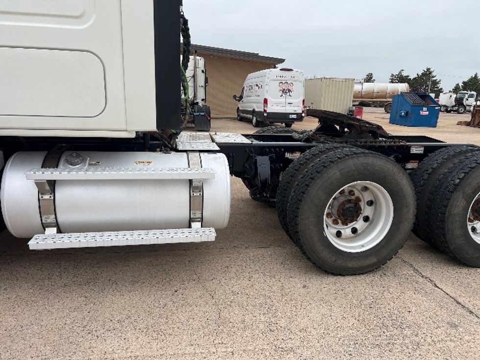 Sleeper Tractor-Heavy Duty Tractors-Freightliner-2020-T12664ST-Oklahoma City-OK-314,374\n\t\tmiles-$ 80,500 - Image 22