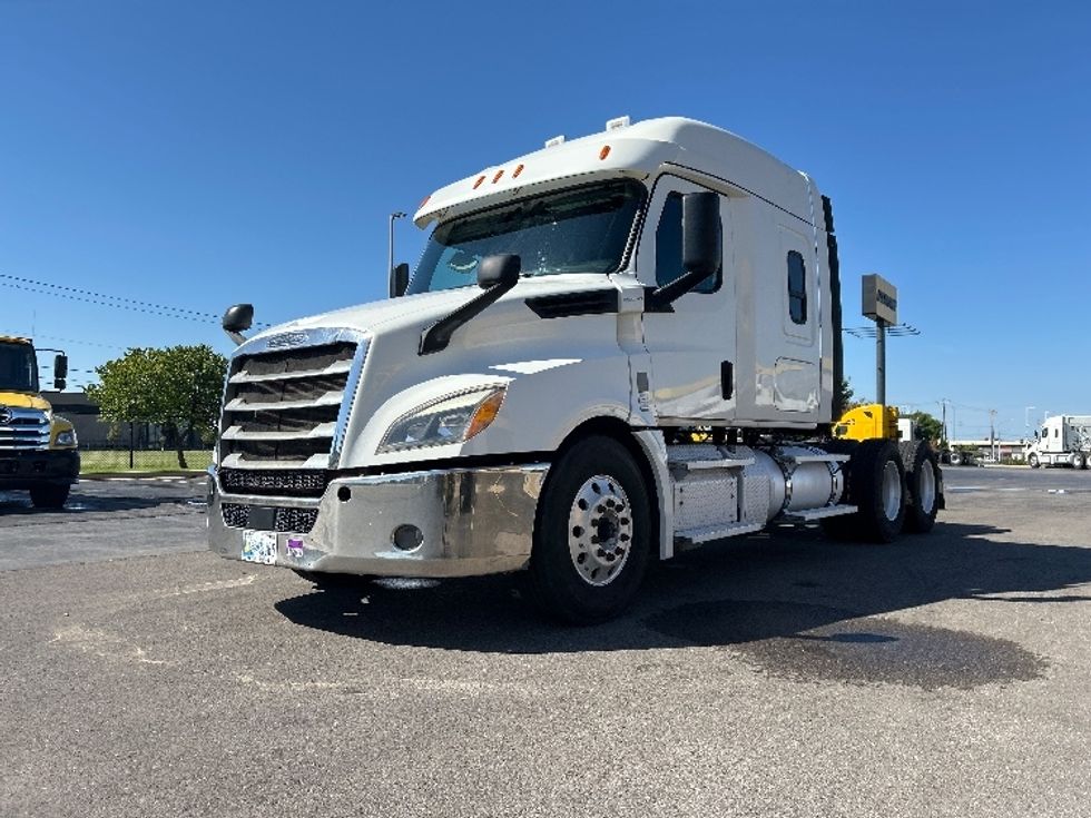 Sleeper Tractor-Heavy Duty Tractors-Freightliner-2020-T12664ST-Oklahoma City-OK-314,374\n\t\tmiles-$ 80,500 - Image 3