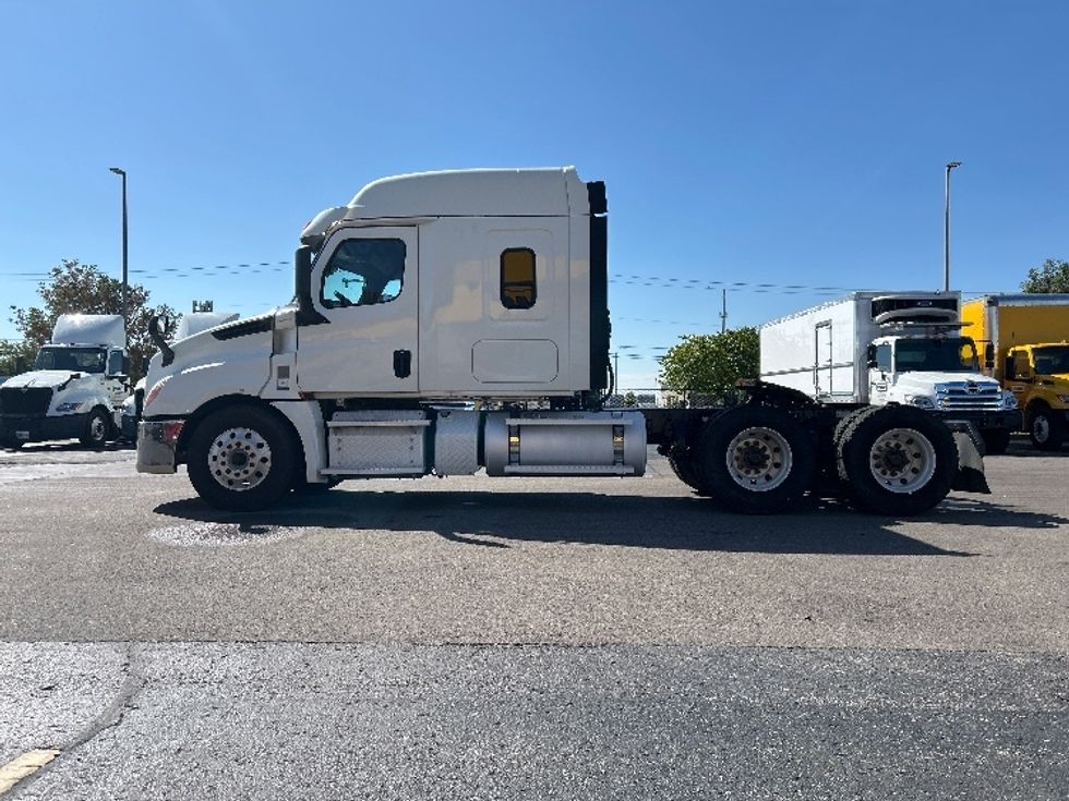 Sleeper Tractor-Heavy Duty Tractors-Freightliner-2020-T12664ST-Oklahoma City-OK-314,374\n\t\tmiles-$ 80,500 - Image 4