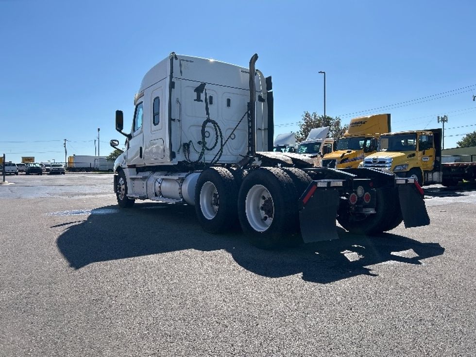 Sleeper Tractor-Heavy Duty Tractors-Freightliner-2020-T12664ST-Oklahoma City-OK-314,374\n\t\tmiles-$ 80,500 - Image 5