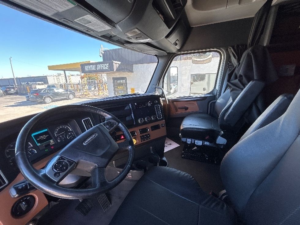 Sleeper Tractor-Heavy Duty Tractors-Freightliner-2020-T12664ST-Oklahoma City-OK-326,544\n\t\tmiles-$ 76,250 - Image 10