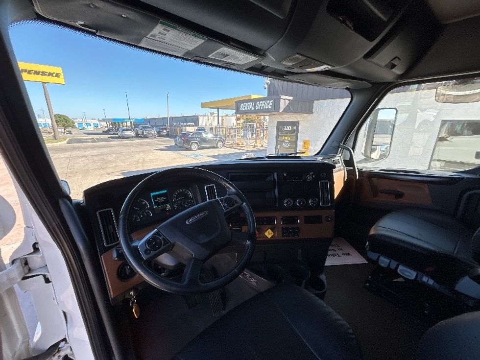 Sleeper Tractor-Heavy Duty Tractors-Freightliner-2020-T12664ST-Oklahoma City-OK-326,544\n\t\tmiles-$ 76,250 - Image 11