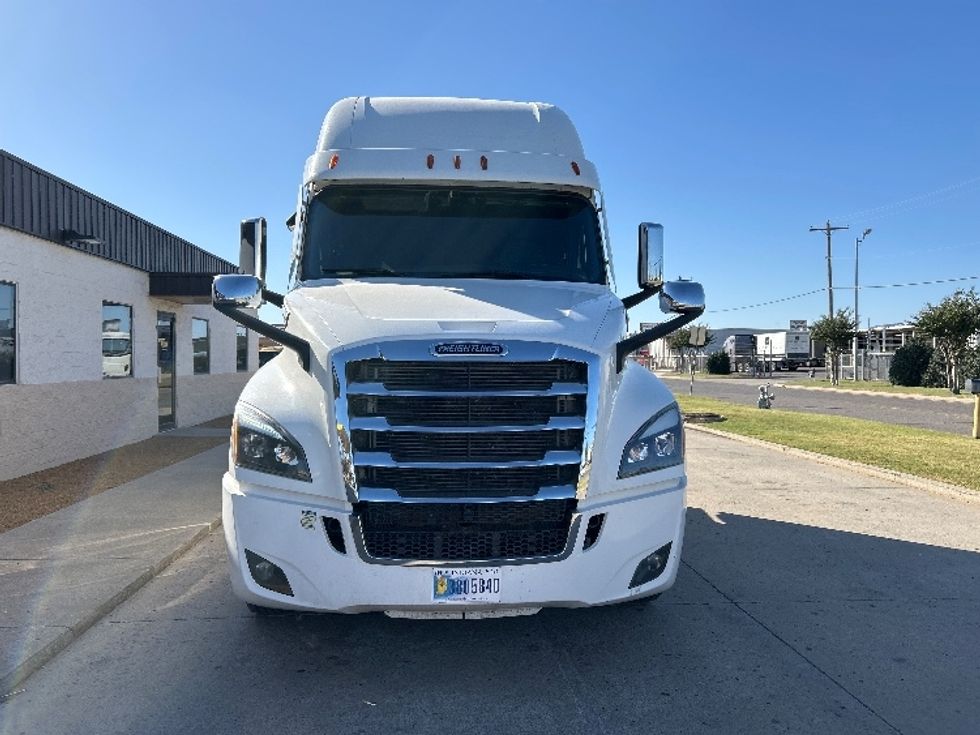 Sleeper Tractor-Heavy Duty Tractors-Freightliner-2020-T12664ST-Oklahoma City-OK-326,544\n\t\tmiles-$ 76,250 - Image 2