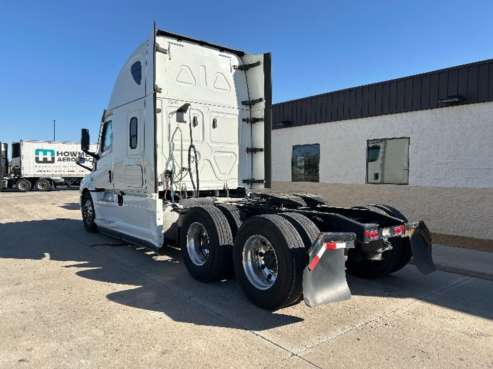 Sleeper Tractor-Heavy Duty Tractors-Freightliner-2020-T12664ST-Oklahoma City-OK-326,544\n\t\tmiles-$ 76,250 - Image 5