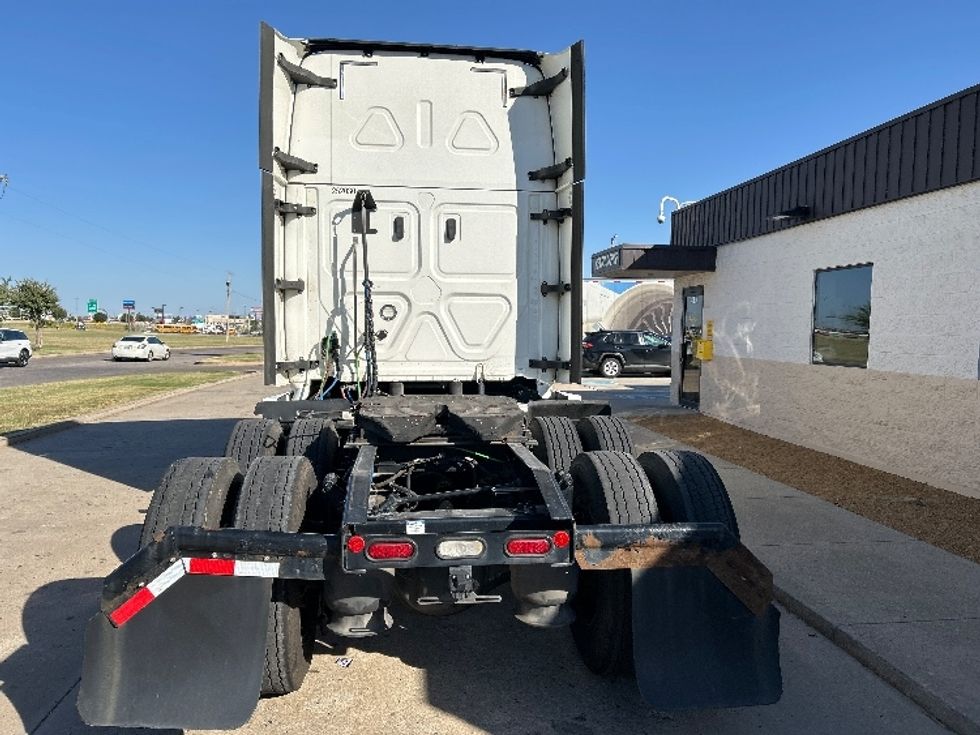 Sleeper Tractor-Heavy Duty Tractors-Freightliner-2020-T12664ST-Oklahoma City-OK-326,544\n\t\tmiles-$ 76,250 - Image 6