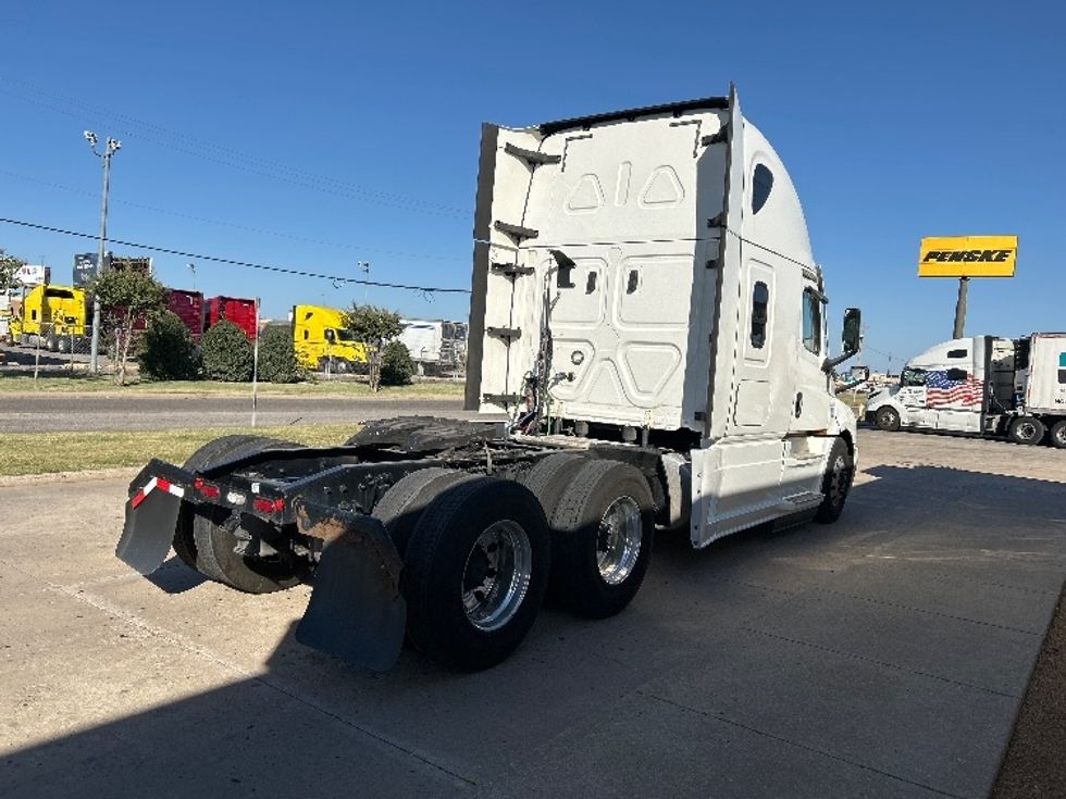 Sleeper Tractor-Heavy Duty Tractors-Freightliner-2020-T12664ST-Oklahoma City-OK-326,544\n\t\tmiles-$ 76,250 - Image 7