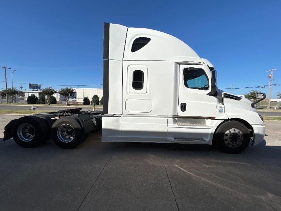 Sleeper Tractor-Heavy Duty Tractors-Freightliner-2020-T12664ST-Oklahoma City-OK-326,544\n\t\tmiles-$ 76,250 - Image 8