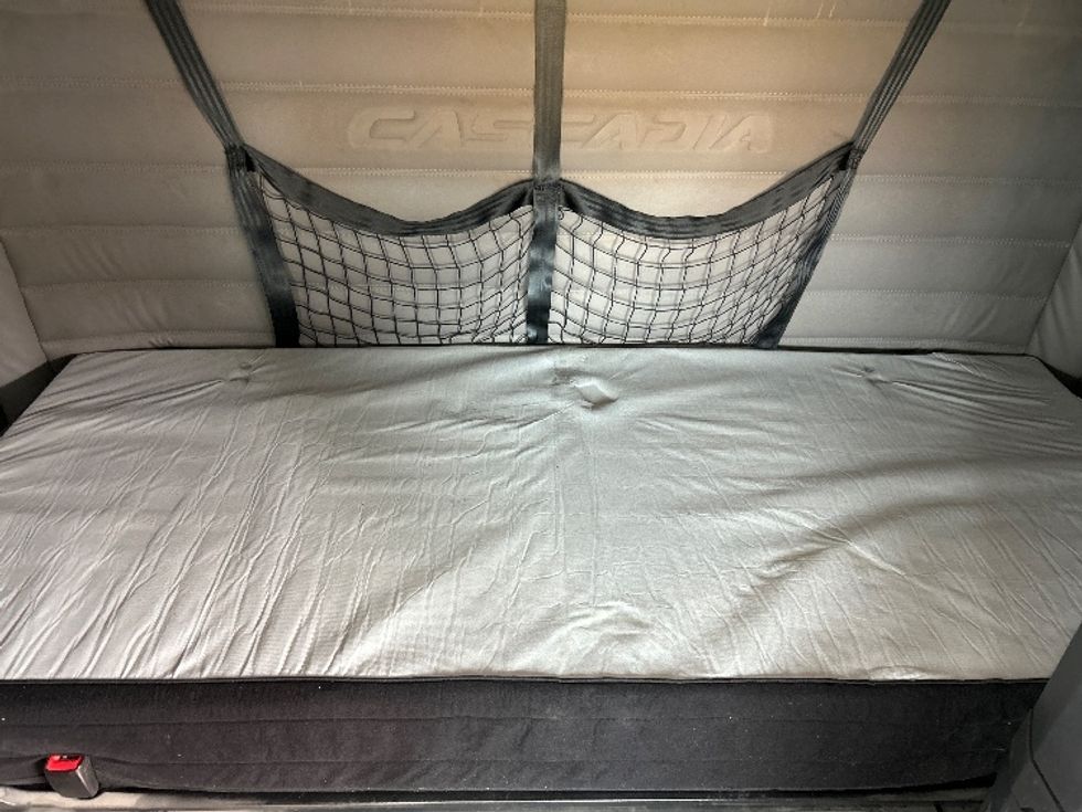 Sleeper Tractor-Heavy Duty Tractors-Freightliner-2020-T12664ST-Oklahoma City-OK-330,901\n\t\tmiles-$ 79,500 - Image 17