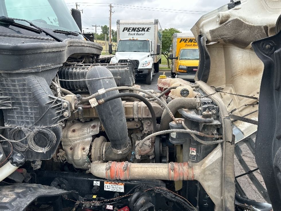 Sleeper Tractor-Heavy Duty Tractors-Freightliner-2020-T12664ST-Oklahoma City-OK-330,901\n\t\tmiles-$ 79,500 - Image 20