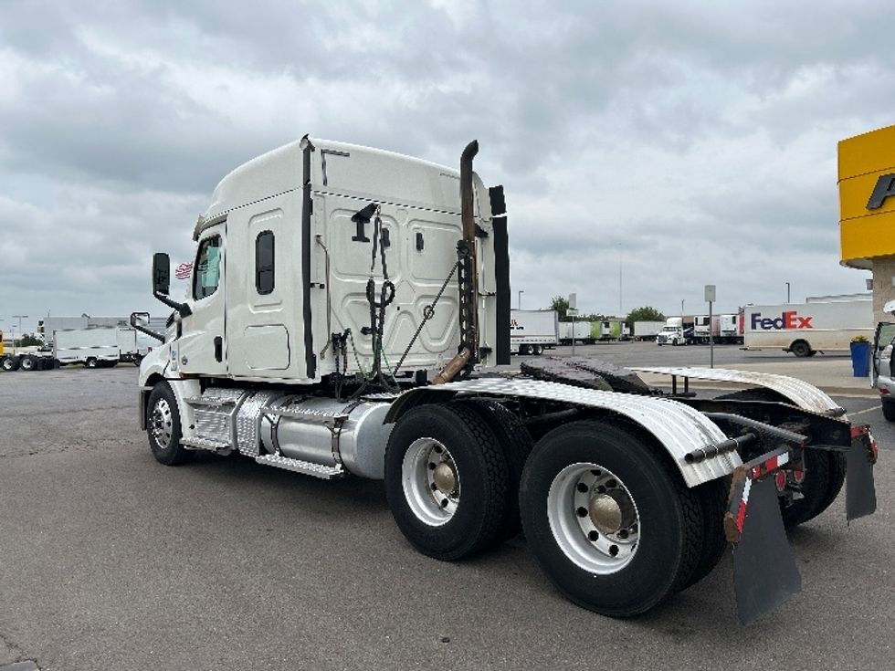 Sleeper Tractor-Heavy Duty Tractors-Freightliner-2020-T12664ST-Oklahoma City-OK-330,901\n\t\tmiles-$ 79,500 - Image 5
