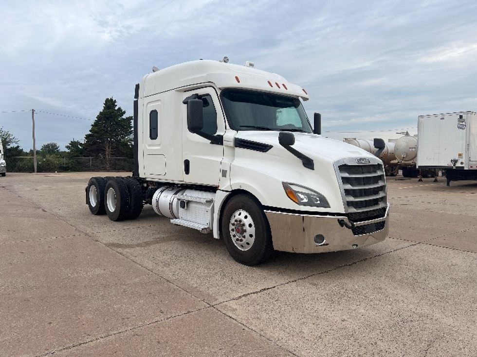 Sleeper Tractor-Heavy Duty Tractors-Freightliner-2020-T12664ST-Oklahoma City-OK-340,456\n\t\tmiles-$ 79,000 - Image 1