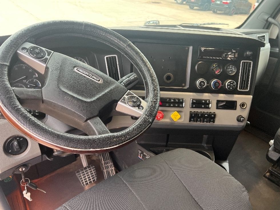 Sleeper Tractor-Heavy Duty Tractors-Freightliner-2020-T12664ST-Oklahoma City-OK-340,456\n\t\tmiles-$ 79,000 - Image 11