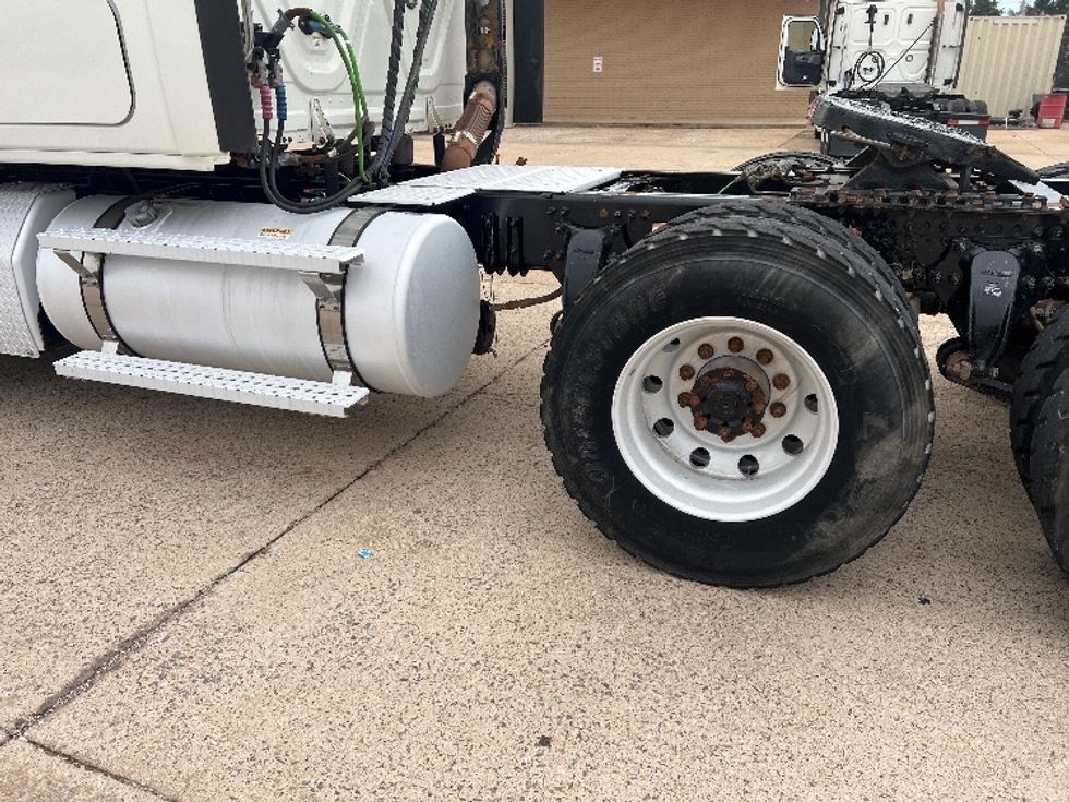 Sleeper Tractor-Heavy Duty Tractors-Freightliner-2020-T12664ST-Oklahoma City-OK-340,456\n\t\tmiles-$ 79,000 - Image 22