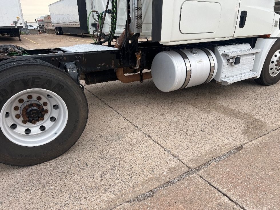 Sleeper Tractor-Heavy Duty Tractors-Freightliner-2020-T12664ST-Oklahoma City-OK-340,456\n\t\tmiles-$ 79,000 - Image 23