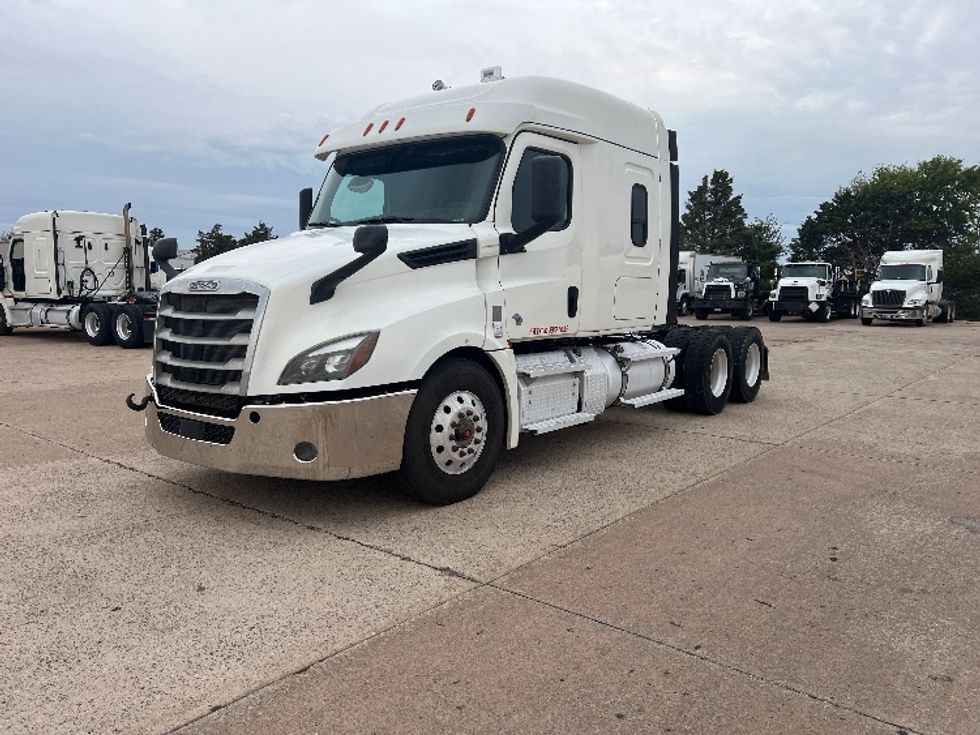 Sleeper Tractor-Heavy Duty Tractors-Freightliner-2020-T12664ST-Oklahoma City-OK-340,456\n\t\tmiles-$ 79,000 - Image 3