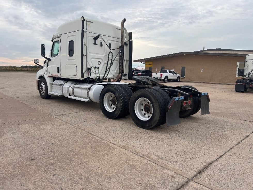 Sleeper Tractor-Heavy Duty Tractors-Freightliner-2020-T12664ST-Oklahoma City-OK-340,456\n\t\tmiles-$ 79,000 - Image 5