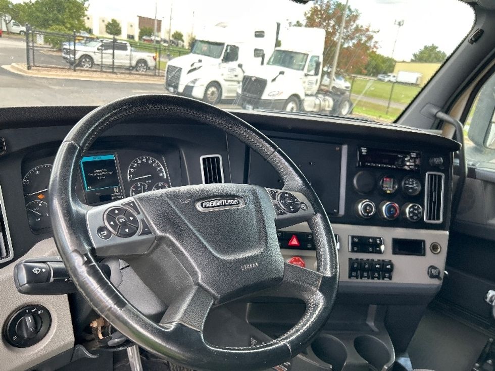 Sleeper Tractor-Heavy Duty Tractors-Freightliner-2020-T12664ST-Oklahoma City-OK-340,458\n\t\tmiles-$ 79,000 - Image 10