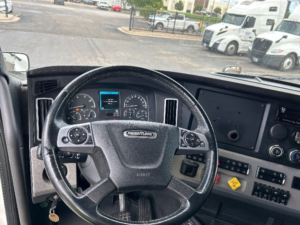 Sleeper Tractor-Heavy Duty Tractors-Freightliner-2020-T12664ST-Oklahoma City-OK-340,458\n\t\tmiles-$ 79,000 - Image 11