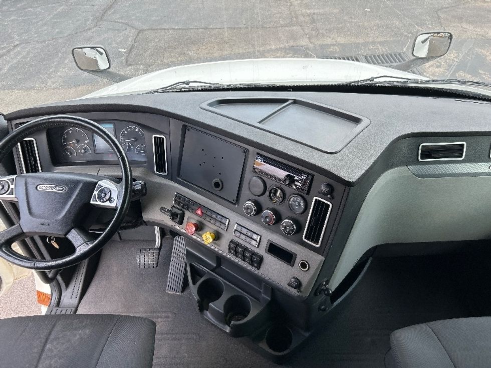 Sleeper Tractor-Heavy Duty Tractors-Freightliner-2020-T12664ST-Oklahoma City-OK-340,458\n\t\tmiles-$ 79,000 - Image 12