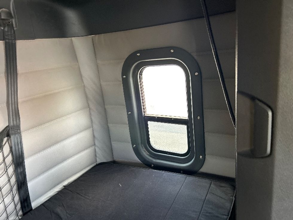 Sleeper Tractor-Heavy Duty Tractors-Freightliner-2020-T12664ST-Oklahoma City-OK-340,458\n\t\tmiles-$ 79,000 - Image 17