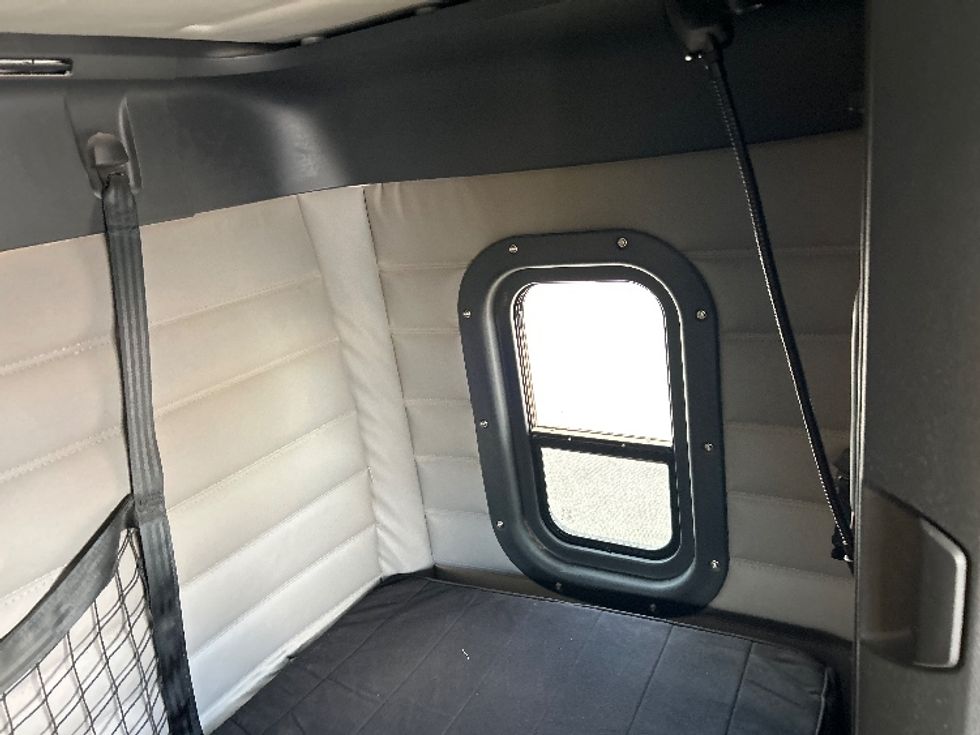 Sleeper Tractor-Heavy Duty Tractors-Freightliner-2020-T12664ST-Oklahoma City-OK-340,458\n\t\tmiles-$ 79,000 - Image 18