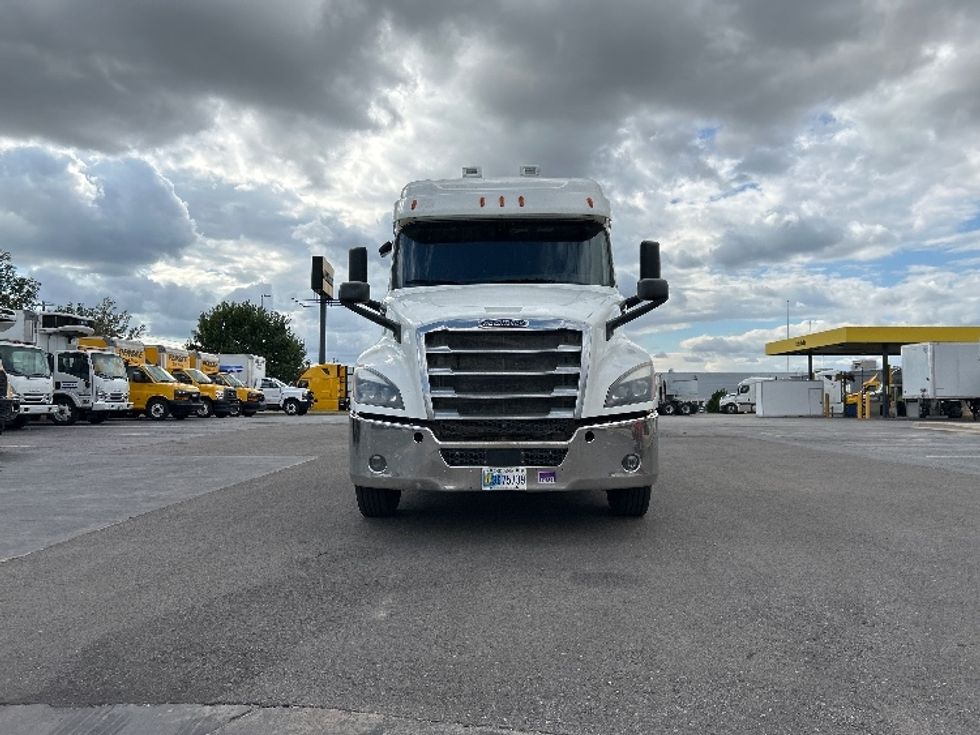 Sleeper Tractor-Heavy Duty Tractors-Freightliner-2020-T12664ST-Oklahoma City-OK-340,458\n\t\tmiles-$ 79,000 - Image 2