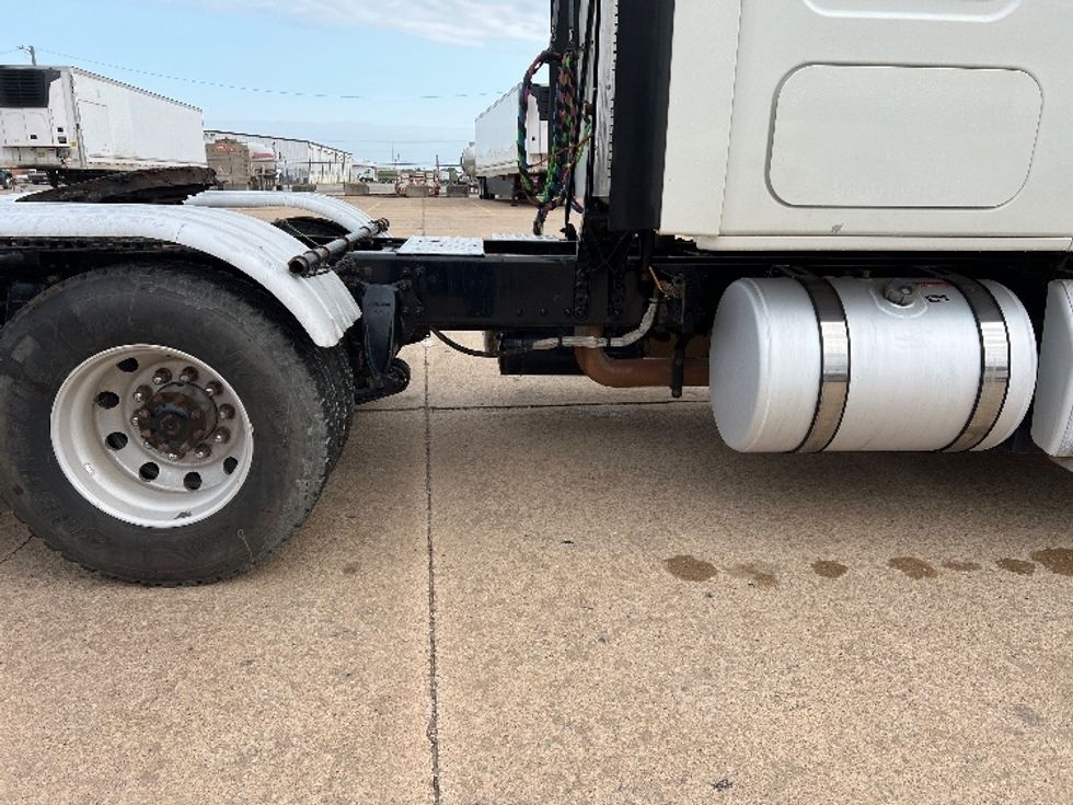 Sleeper Tractor-Heavy Duty Tractors-Freightliner-2020-T12664ST-Oklahoma City-OK-340,458\n\t\tmiles-$ 79,000 - Image 23