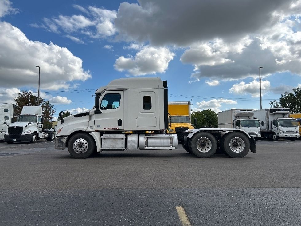 Sleeper Tractor-Heavy Duty Tractors-Freightliner-2020-T12664ST-Oklahoma City-OK-340,458\n\t\tmiles-$ 79,000 - Image 4