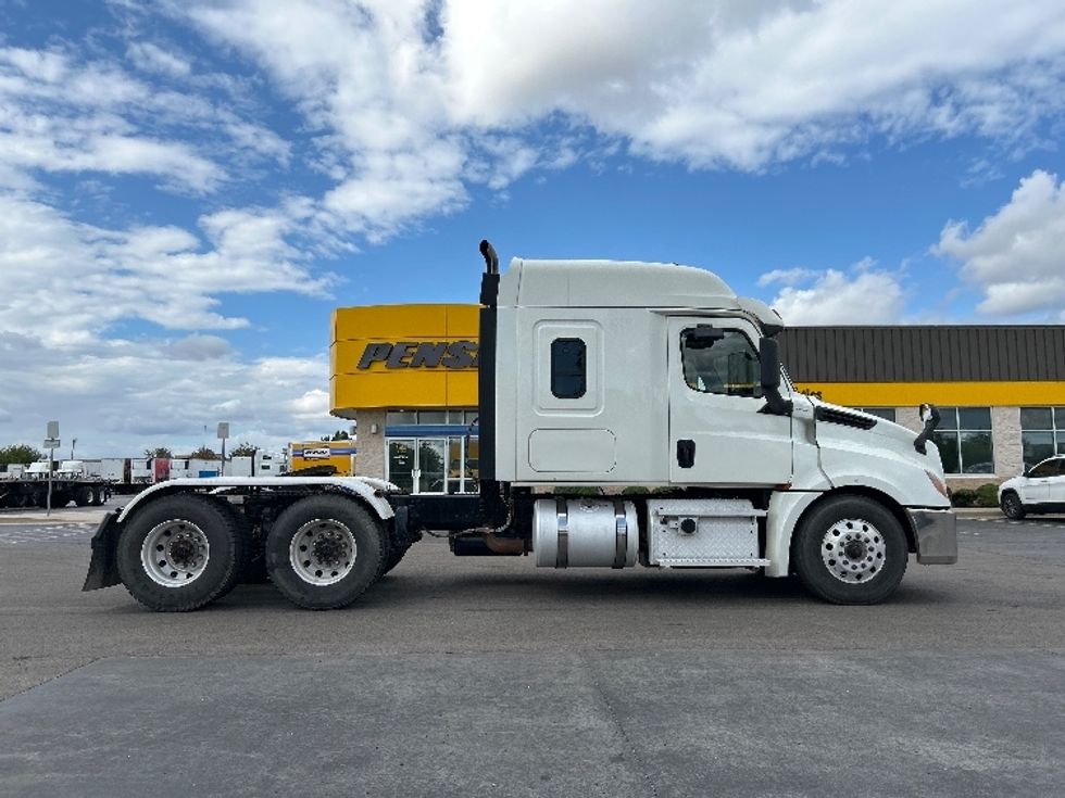 Sleeper Tractor-Heavy Duty Tractors-Freightliner-2020-T12664ST-Oklahoma City-OK-340,458\n\t\tmiles-$ 79,000 - Image 8